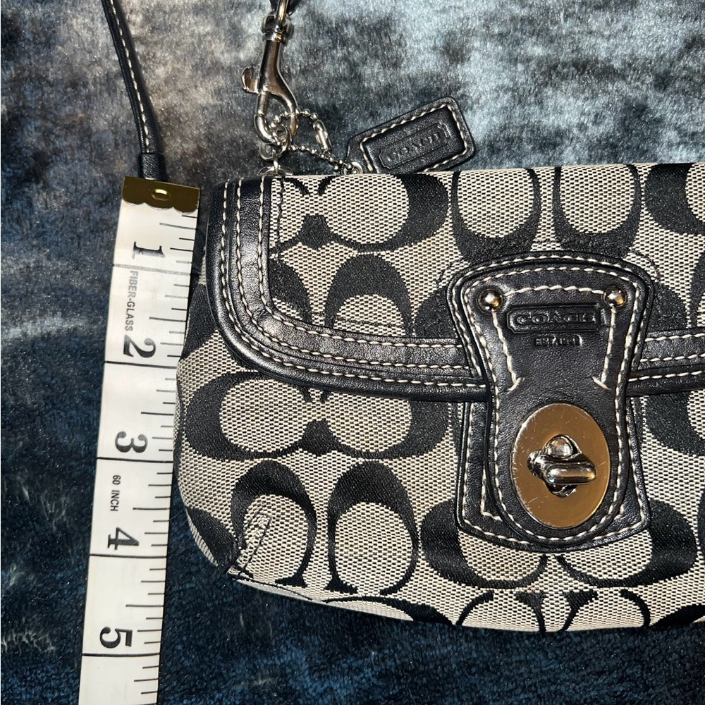 Coach Legacy Black & Tan Signature Canvas Wristlet with Turn-Lock vintage EUC ♥️ - Picture 13 of 13